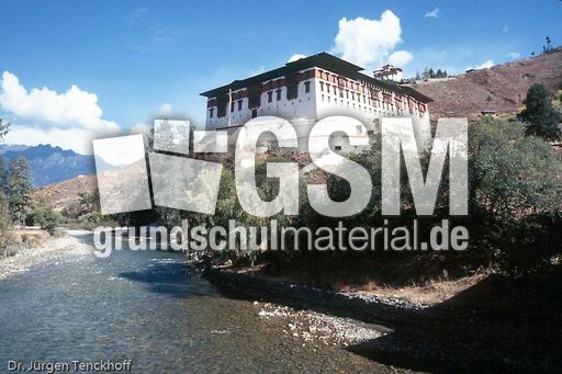 1021_bhutan_1994_dzong von paro.jpg